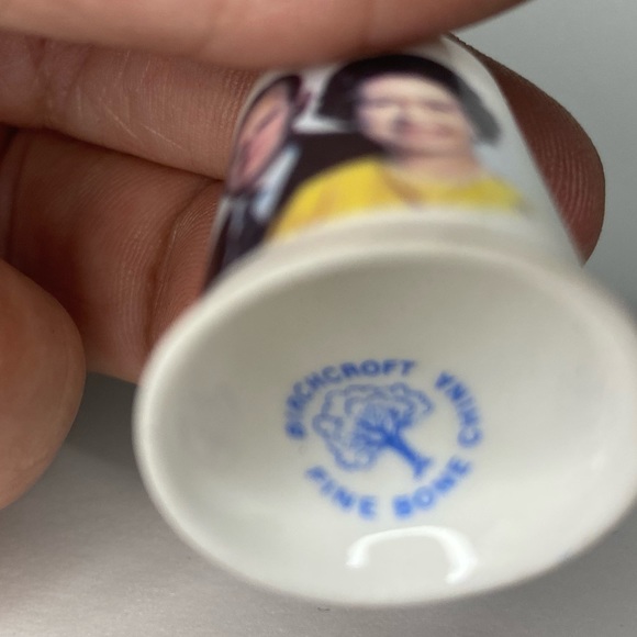 Lot of Royal Commemorative Thimbles - Picture 15 of 15